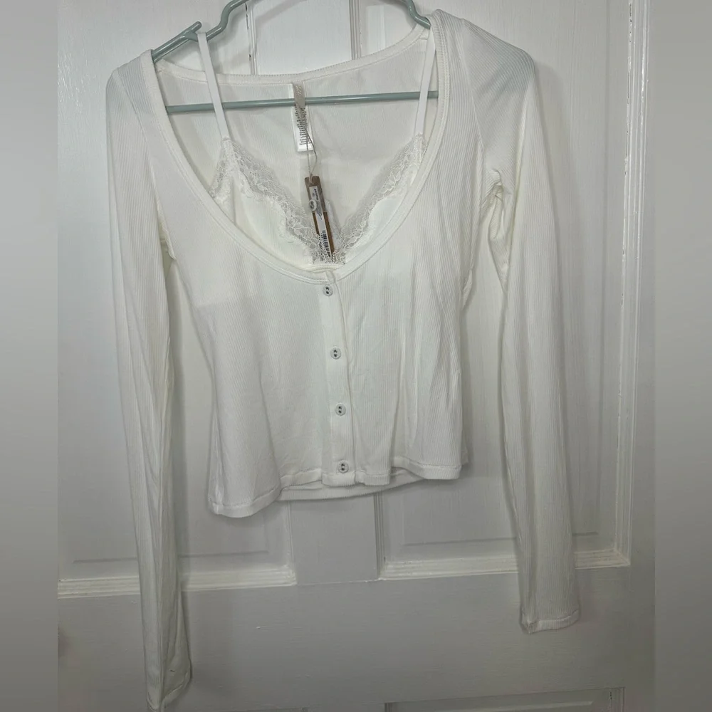 NWOT SKIMS Soft Lounge Lace Long Sleeve Button Up in Marble - Picture 9 of 9